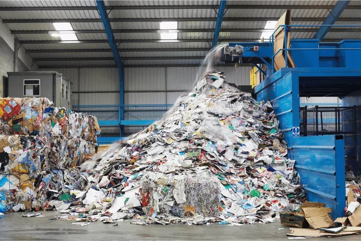 waste-coming-out-of-machine-in-recycling-factory