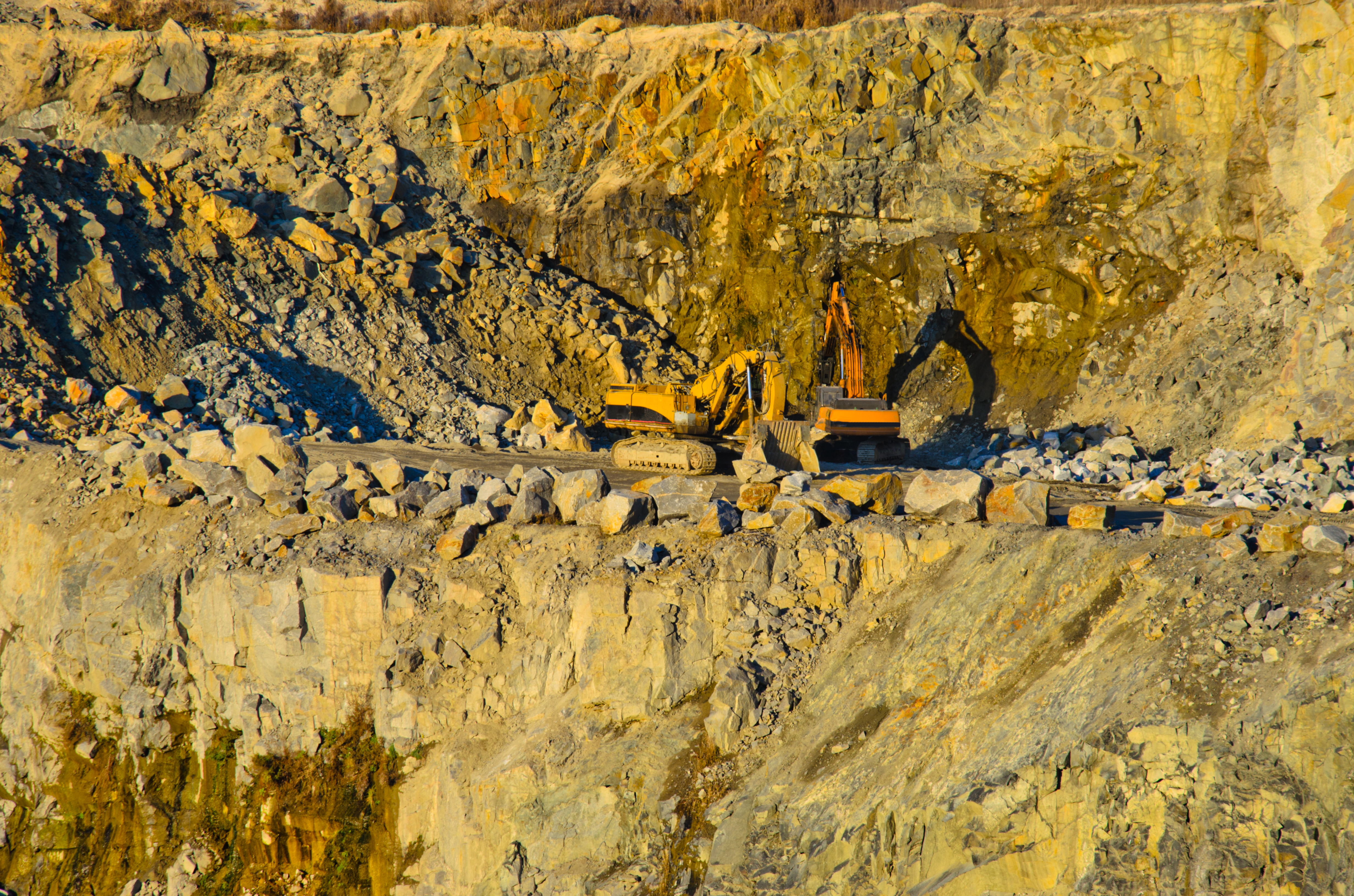 Quarry haul trucks working in a low-dust environment with effective site dust control.