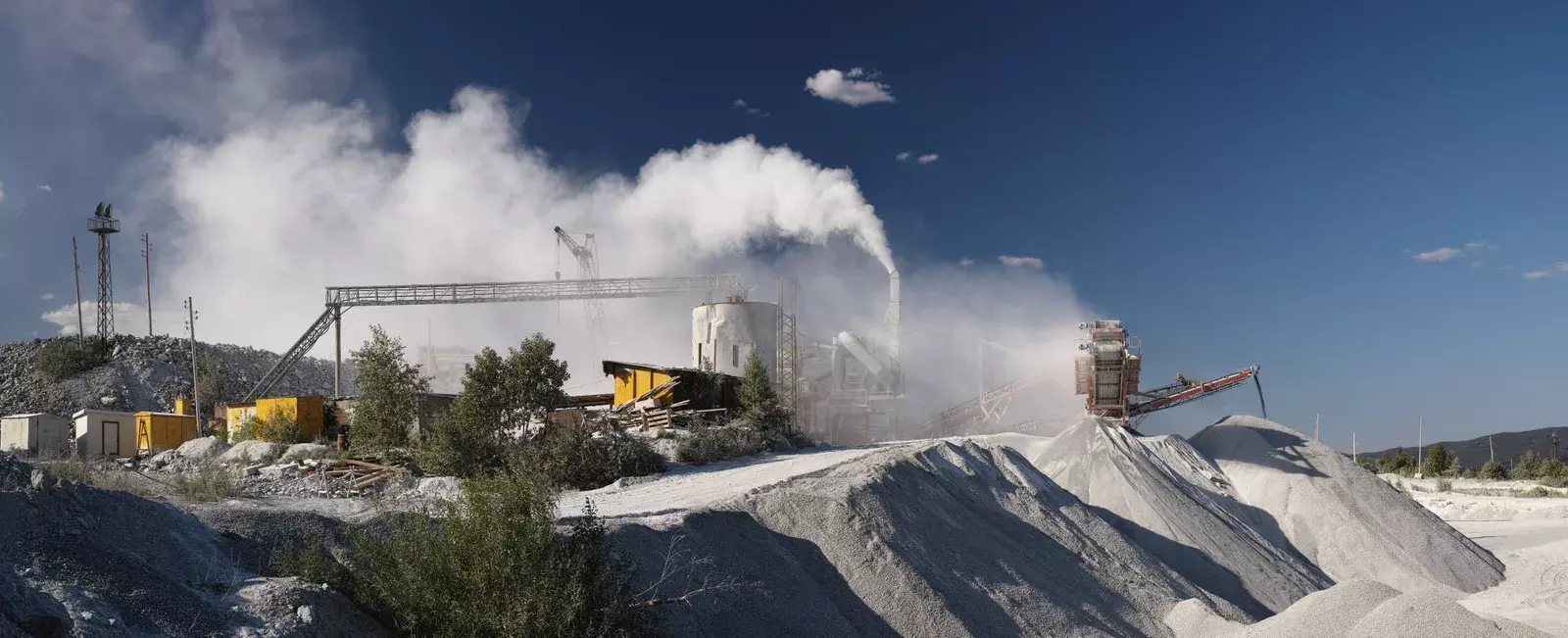 Industrial mining and processing facility, representing respirable crystalline silica monitoring for dust control and worker safety compliance.
